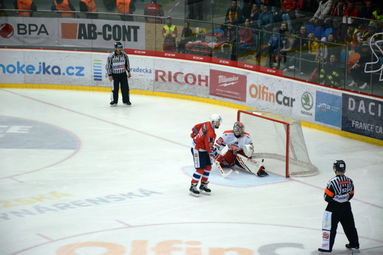 Derby ovládly Pardubice, Hradec doma v letošní sezóně poprvé padl