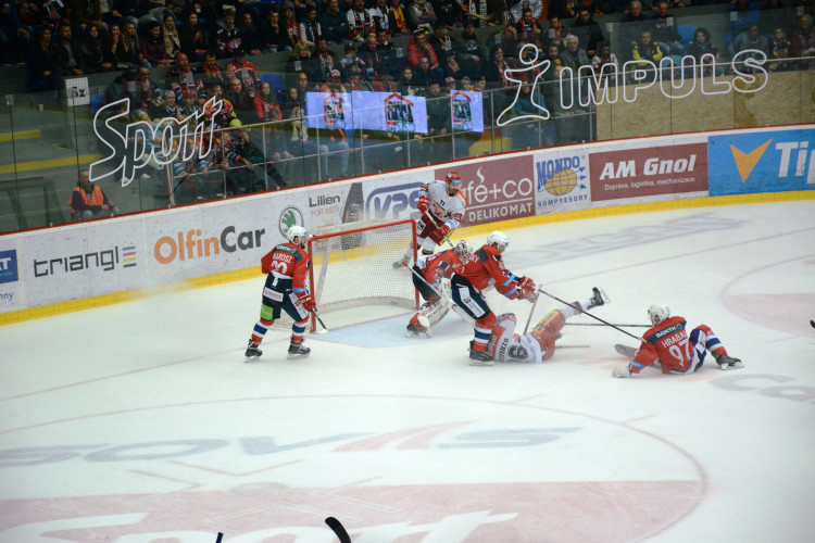 Derby ovládly Pardubice, Hradec doma v letošní sezóně poprvé padl