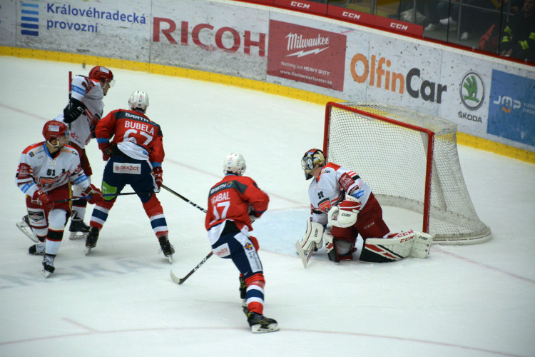 Derby ovládly Pardubice, Hradec doma v letošní sezóně poprvé padl