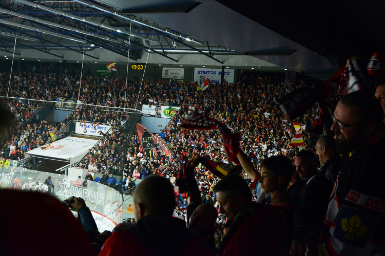 Derby ovládly Pardubice, Hradec doma v letošní sezóně poprvé padl
