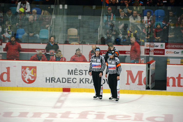 Derby ovládly Pardubice, Hradec doma v letošní sezóně poprvé padl