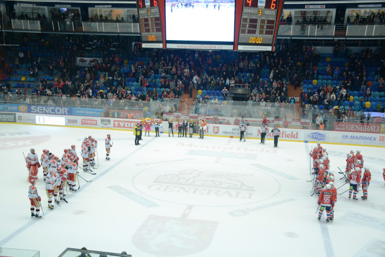 Derby ovládly Pardubice, Hradec doma v letošní sezóně poprvé padl
