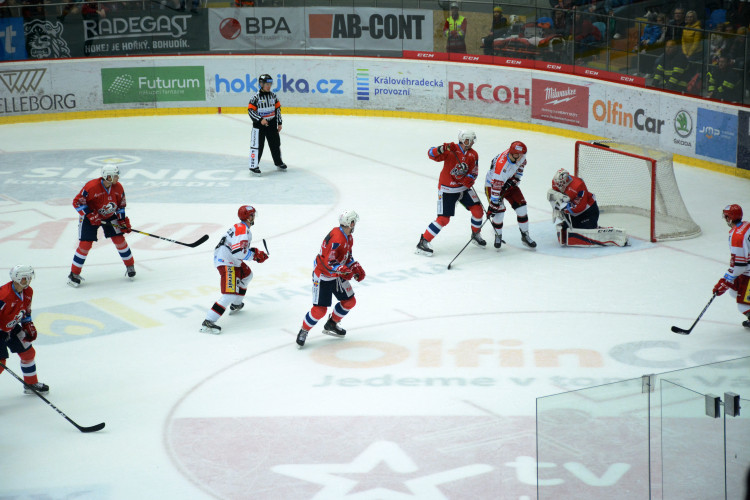 Derby ovládly Pardubice, Hradec doma v letošní sezóně poprvé padl