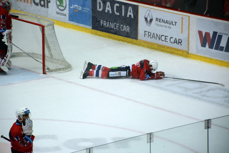 Derby ovládly Pardubice, Hradec doma v letošní sezóně poprvé padl