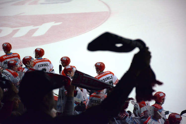 Derby ovládly Pardubice, Hradec doma v letošní sezóně poprvé padl