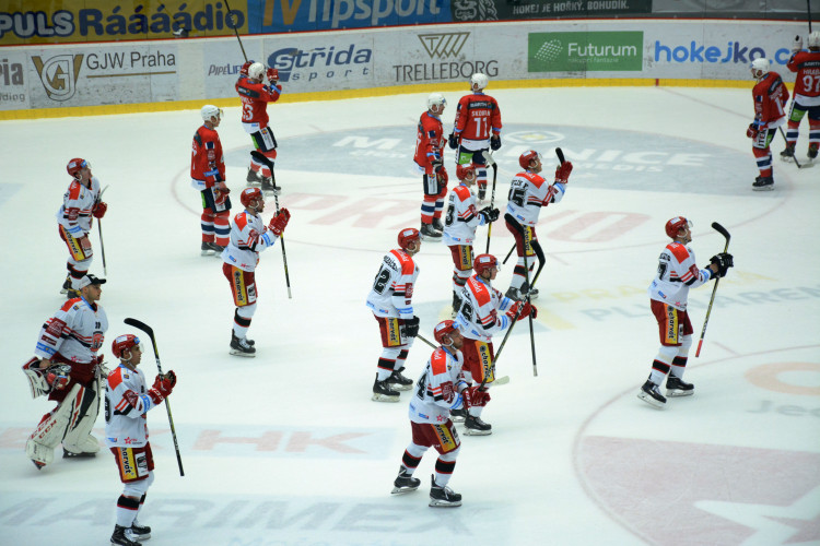 Derby ovládly Pardubice, Hradec doma v letošní sezóně poprvé padl