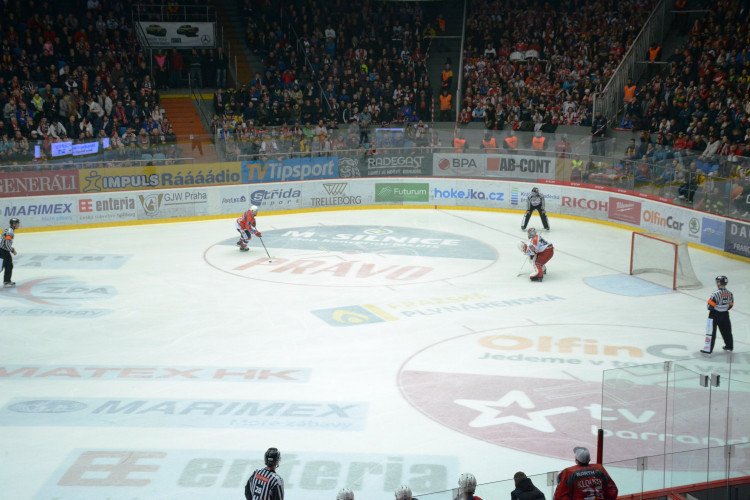 Derby ovládly Pardubice, Hradec doma v letošní sezóně poprvé padl