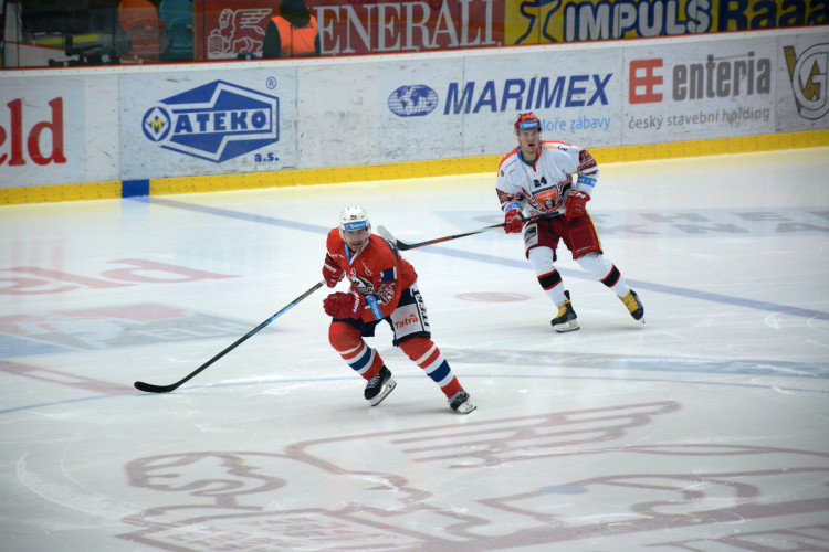 Derby ovládly Pardubice, Hradec doma v letošní sezóně poprvé padl