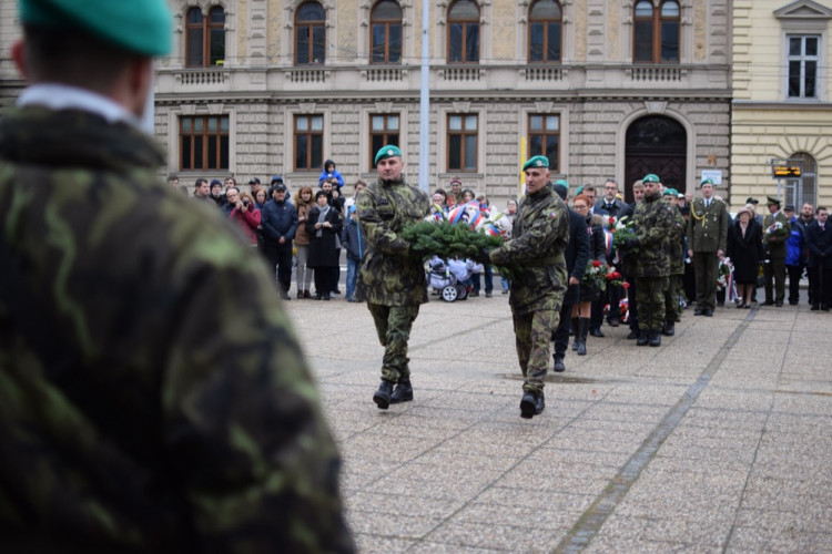 Podívejte se, jak probíhal pietní akt u pomníku T G. Masaryka k 28. říjnu