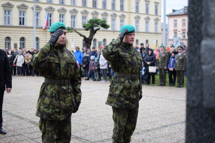 Podívejte se, jak probíhal pietní akt u pomníku T G. Masaryka k 28. říjnu