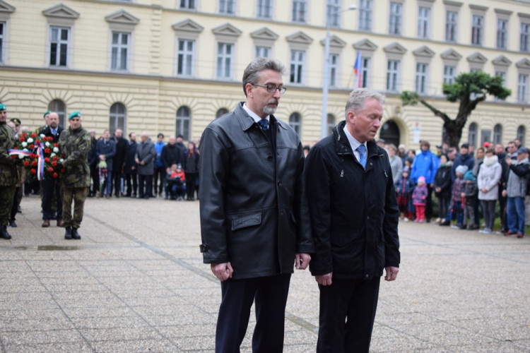 Podívejte se, jak probíhal pietní akt u pomníku T G. Masaryka k 28. říjnu