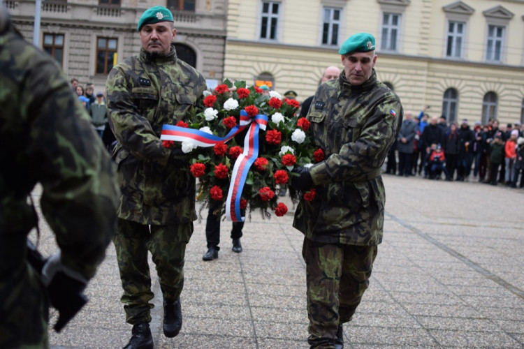 Podívejte se, jak probíhal pietní akt u pomníku T G. Masaryka k 28. říjnu