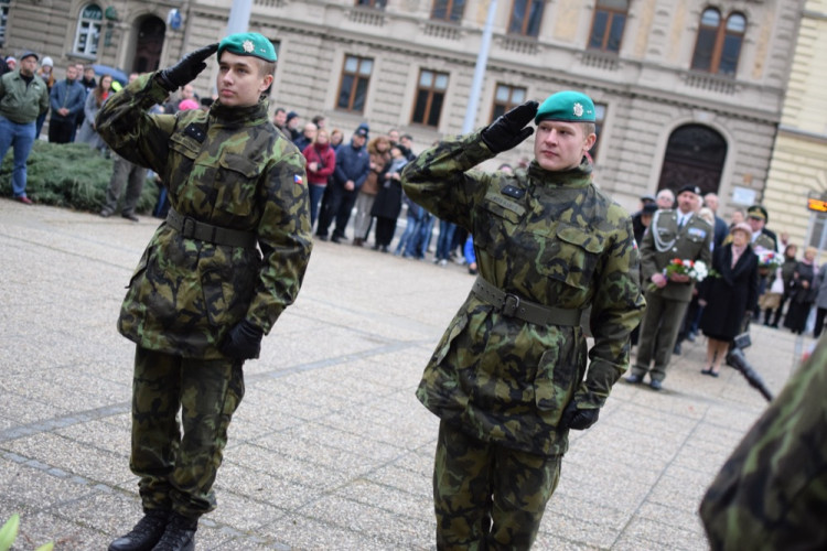 Podívejte se, jak probíhal pietní akt u pomníku T G. Masaryka k 28. říjnu