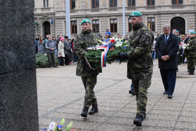 Podívejte se, jak probíhal pietní akt u pomníku T G. Masaryka k 28. říjnu