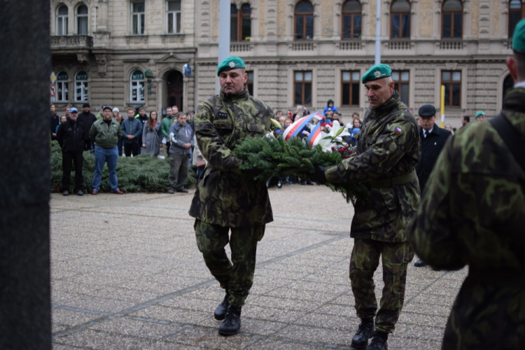 Podívejte se, jak probíhal pietní akt u pomníku T G. Masaryka k 28. říjnu