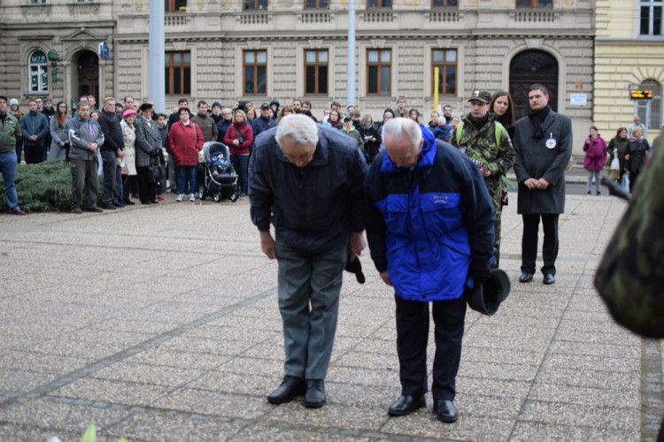 Podívejte se, jak probíhal pietní akt u pomníku T G. Masaryka k 28. říjnu