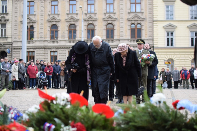 Podívejte se, jak probíhal pietní akt u pomníku T G. Masaryka k 28. říjnu