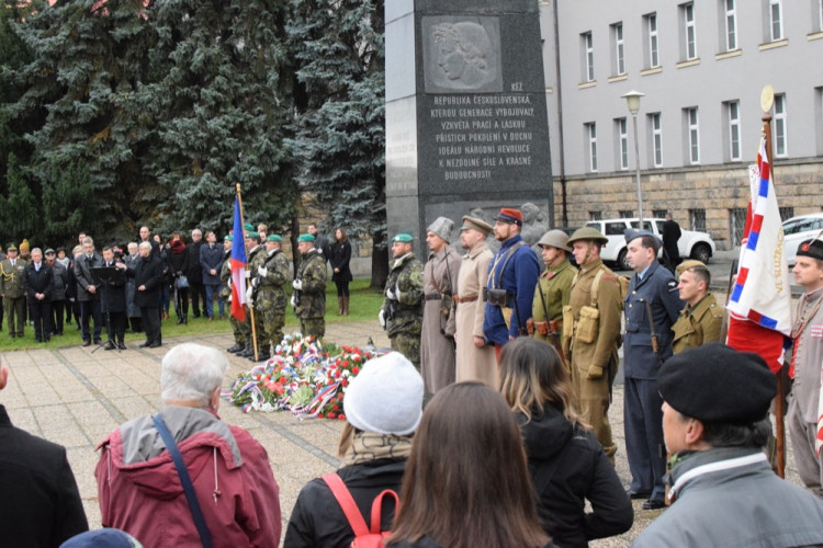 Podívejte se, jak probíhal pietní akt u pomníku T G. Masaryka k 28. říjnu
