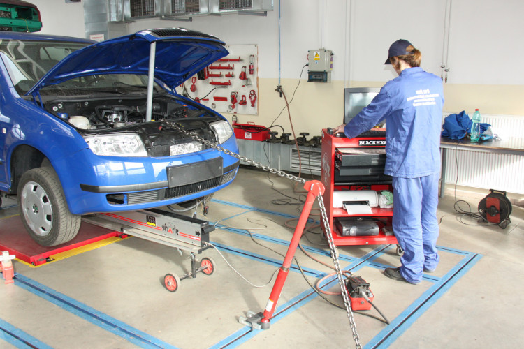 VOŠ a SPŠ Automobilní a Technická