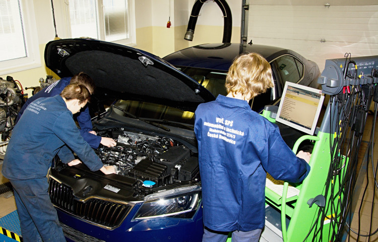 VOŠ a SPŠ Automobilní a Technická