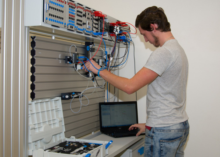 VOŠ a SPŠ Automobilní a Technická