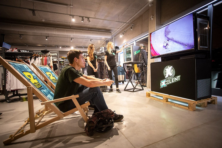 SNOWBOARD ZEZULA 2nd Floor Grand Opening 2018