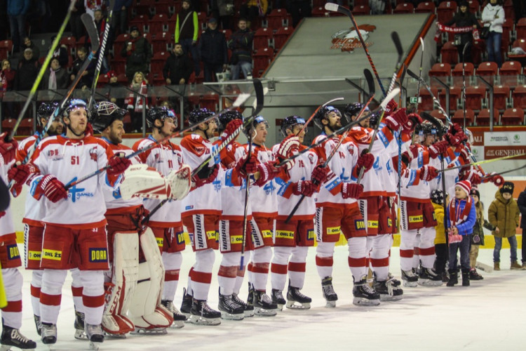 FOTOGALERIE: Hokejisté Olomouce porazili s přehledem Litvínov 3:1, zápas se protáhl kvůli opravě plexiskla