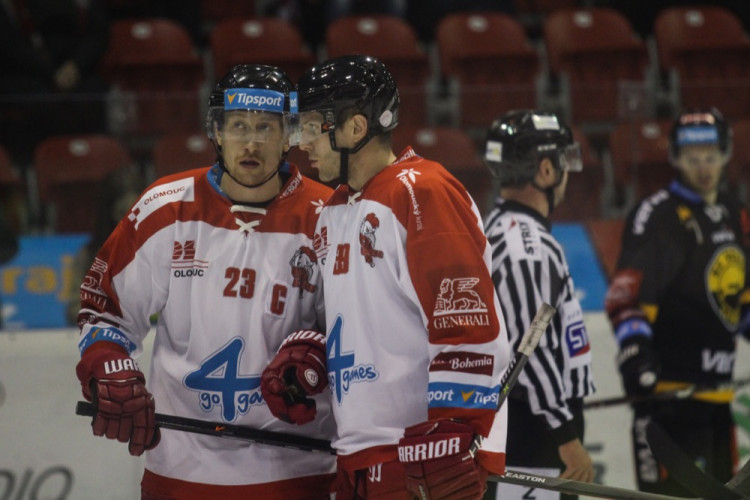 FOTOGALERIE: Hokejisté Olomouce porazili s přehledem Litvínov 3:1, zápas se protáhl kvůli opravě plexiskla