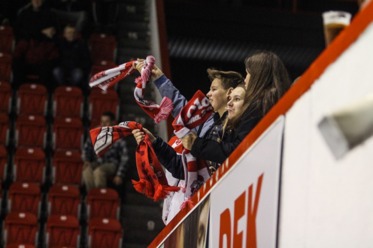 FOTOGALERIE: Hokejisté Olomouce porazili s přehledem Litvínov 3:1, zápas se protáhl kvůli opravě plexiskla