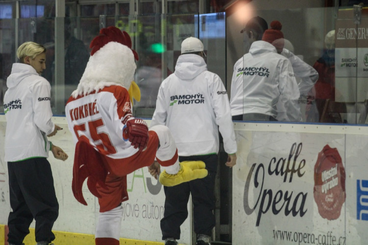 FOTOGALERIE: Hokejisté Olomouce porazili s přehledem Litvínov 3:1, zápas se protáhl kvůli opravě plexiskla