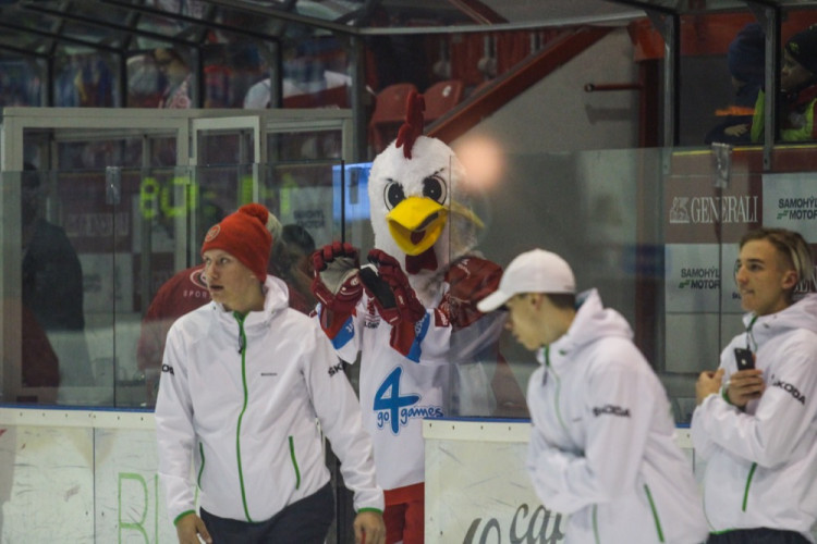 FOTOGALERIE: Hokejisté Olomouce porazili s přehledem Litvínov 3:1, zápas se protáhl kvůli opravě plexiskla