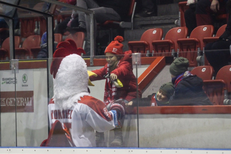 FOTOGALERIE: Hokejisté Olomouce porazili s přehledem Litvínov 3:1, zápas se protáhl kvůli opravě plexiskla