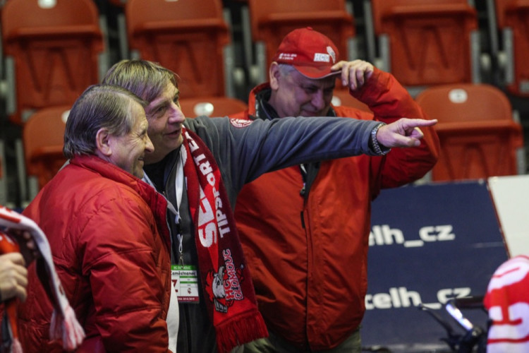 FOTOGALERIE: Hokejisté Olomouce porazili s přehledem Litvínov 3:1, zápas se protáhl kvůli opravě plexiskla