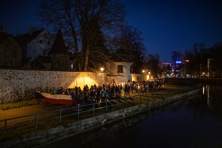 Den boje za svobodu a demokracii