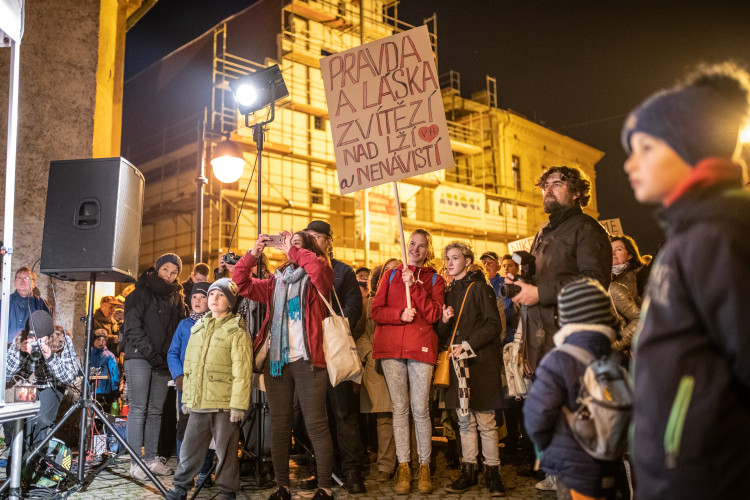 Den boje za svobodu a demokracii