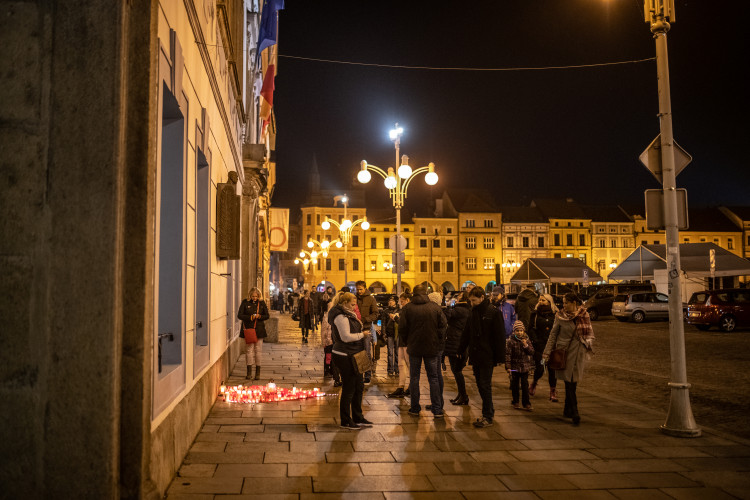 Den boje za svobodu a demokracii