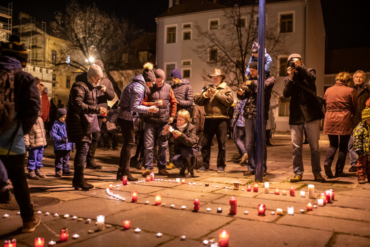 Den boje za svobodu a demokracii