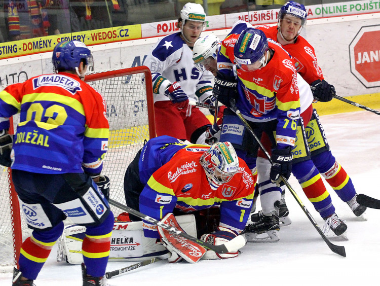 Závar v motoráckém brankovišti