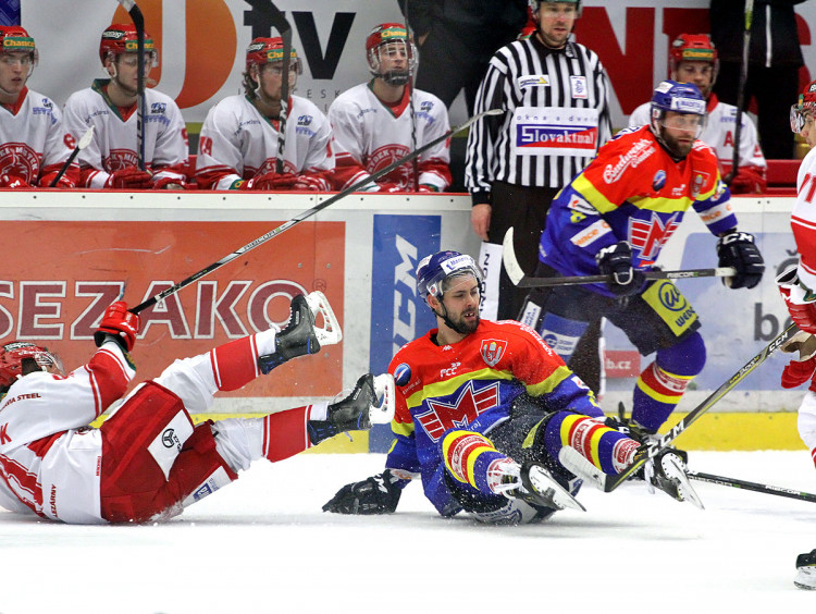 Srážka mezi Fillmanem a Martynkem poslala oba borce na led