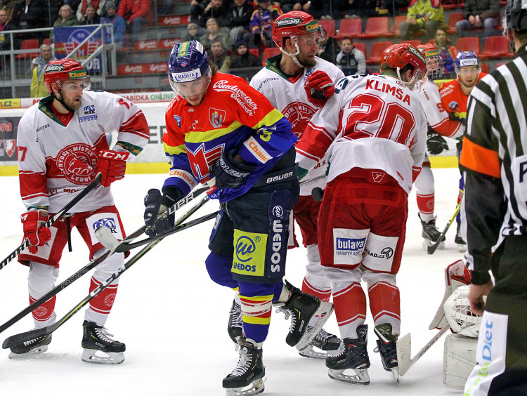Střelu domácích zastavil svým tělem Klimša, uprostřed cloní Jakub Doktor