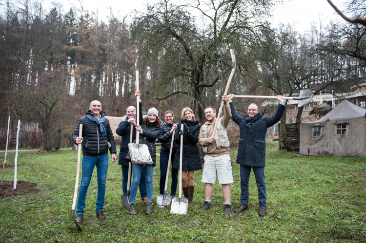 Výsadba stromů v jihlavské zoo