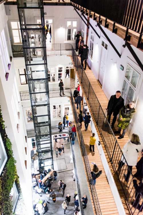 Anybody, Elsner, Slast. Nově otevřený palác na Zelňáku je chrámem rozmanitosti, autor Tomáš Hrivňák