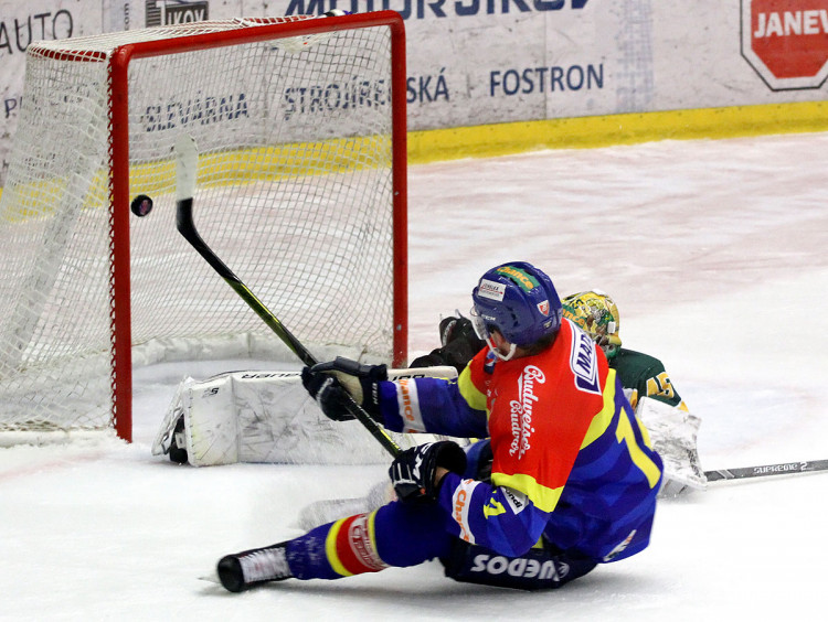 Gólové zakončení padajícího Jakuba Babky