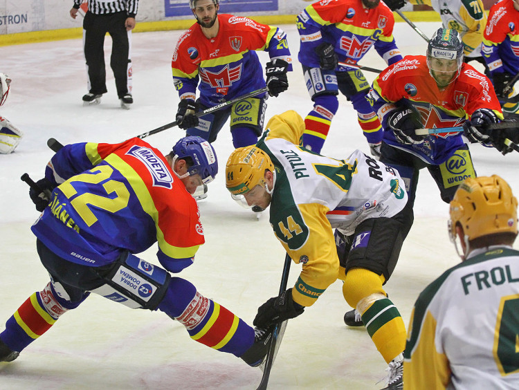 Závěrečné buly zápasu mezi Šimánkem a Pitulem