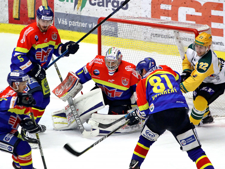 Sice na něj tolik střel nešlo, přesto Jan Strmeň podal v domácí brance dobrý výkon