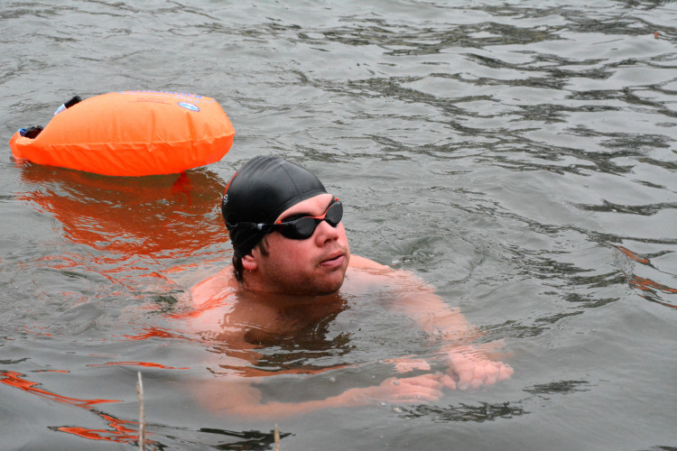 Labe patřilo o víkendu otužilcům. Plaveckých závodů se zúčastnili i zahraniční sportovci