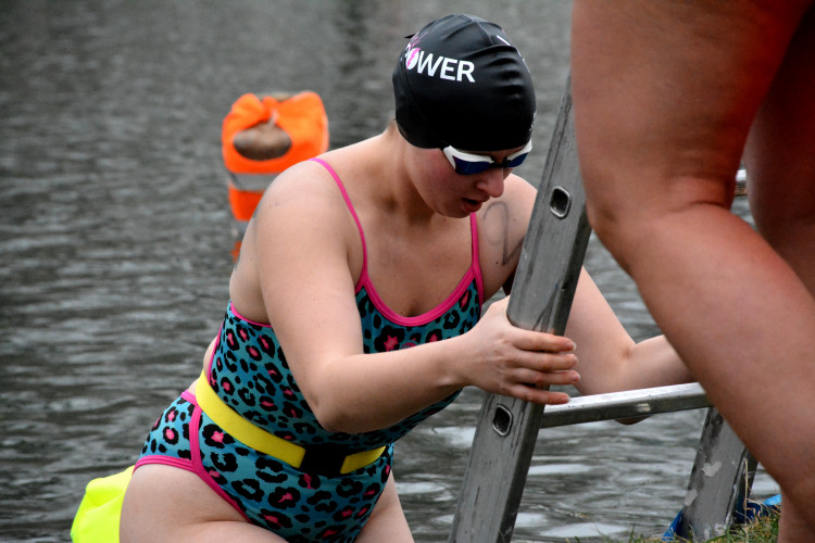 Labe patřilo o víkendu otužilcům. Plaveckých závodů se zúčastnili i zahraniční sportovci