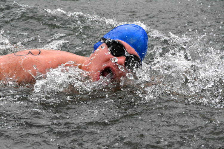Labe patřilo o víkendu otužilcům. Plaveckých závodů se zúčastnili i zahraniční sportovci
