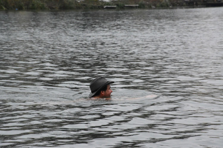 Labe patřilo o víkendu otužilcům. Plaveckých závodů se zúčastnili i zahraniční sportovci