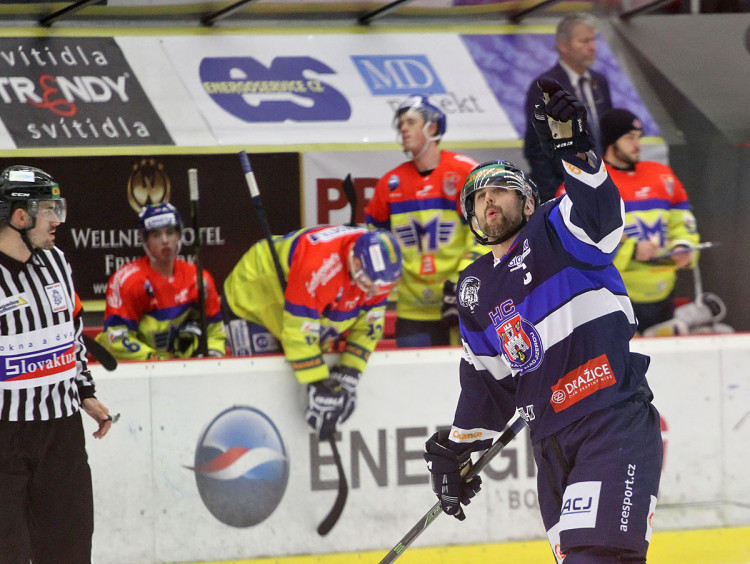 Už se zdálo, že gól exmotoráka Petra Kolmanna na 6:5 dvě minuty před koncem zápas rozhodne